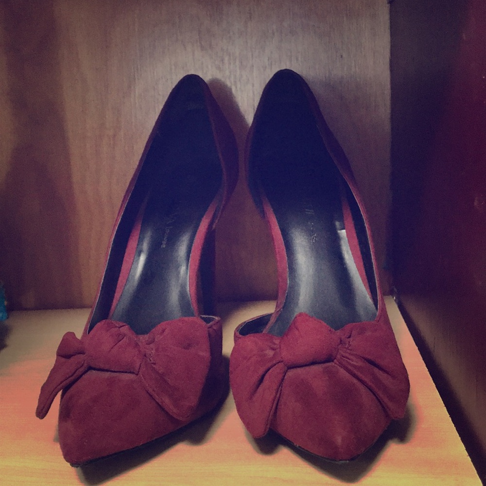 Wild diva burgundy pumps